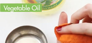 How-to-Remove-Krazy-Glue-from-Skin-Vegetable-Oil